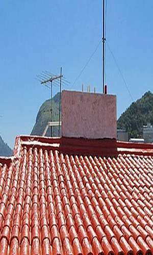 Aplicação de impermeabilizante de telhado Aplicação de impermeabilizante de telhado